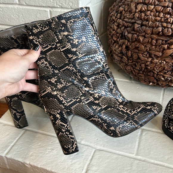 Shoe Dazzle Shoes - 🐍Shoedazzle Vegan Leather Python Booties